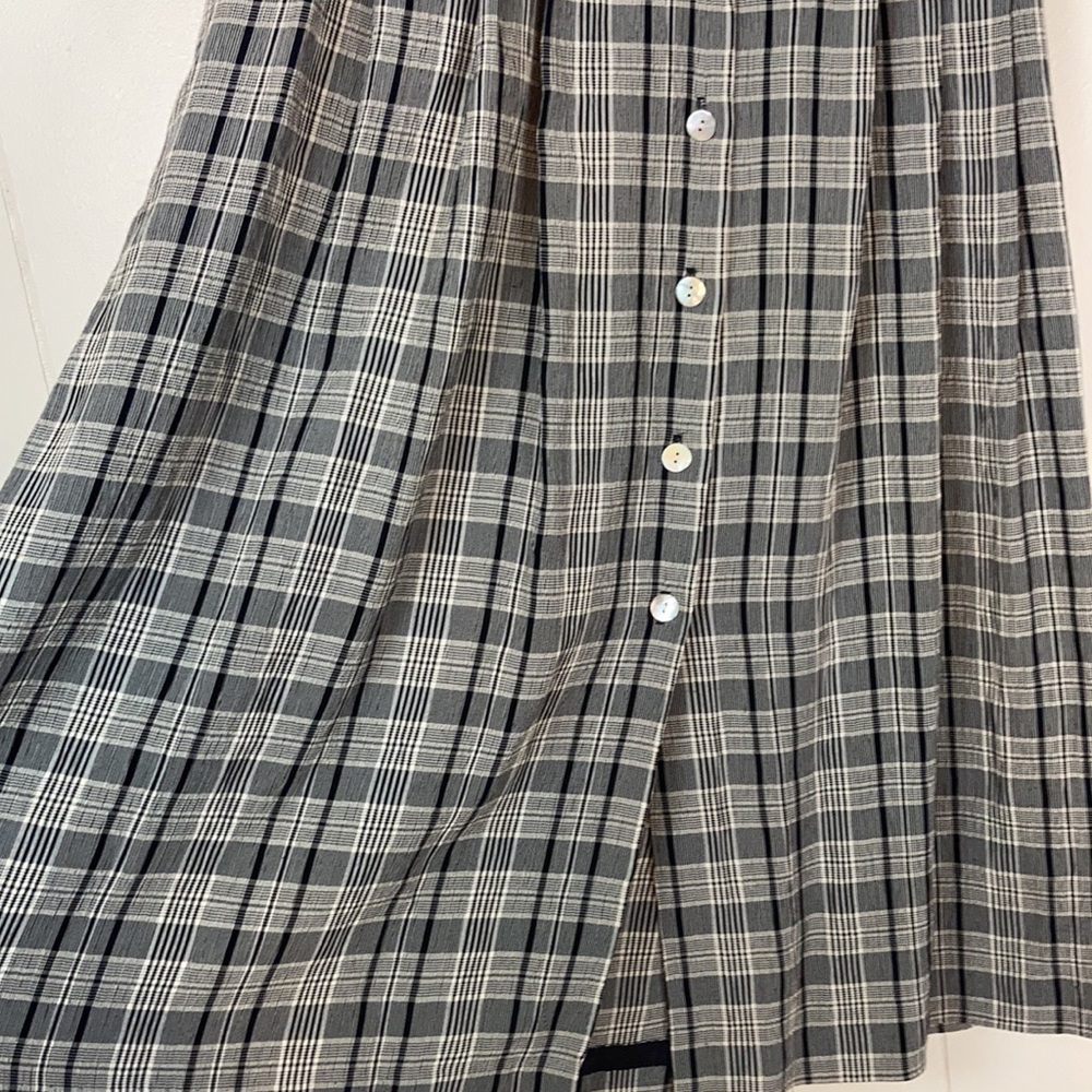 Women’s vintage button skirt black and white plaid with pockets - Picture 5 of 6
